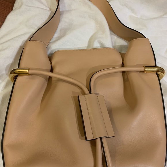 Chloe - Picture 1 of 4